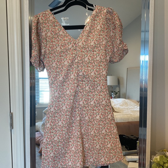 Very flattering dress just doesn’t fit me. Tag still on. - Picture 2 of 2